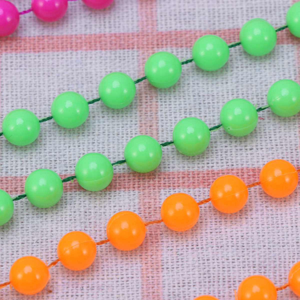 Women'S Accessories In The 70S - 4 sztuki plastikowych naszyjników z koralikami