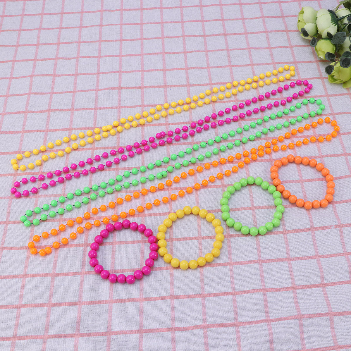4 sztuki plastikowych naszyjni – Women'S Accessories In The 70S recenzja i cena